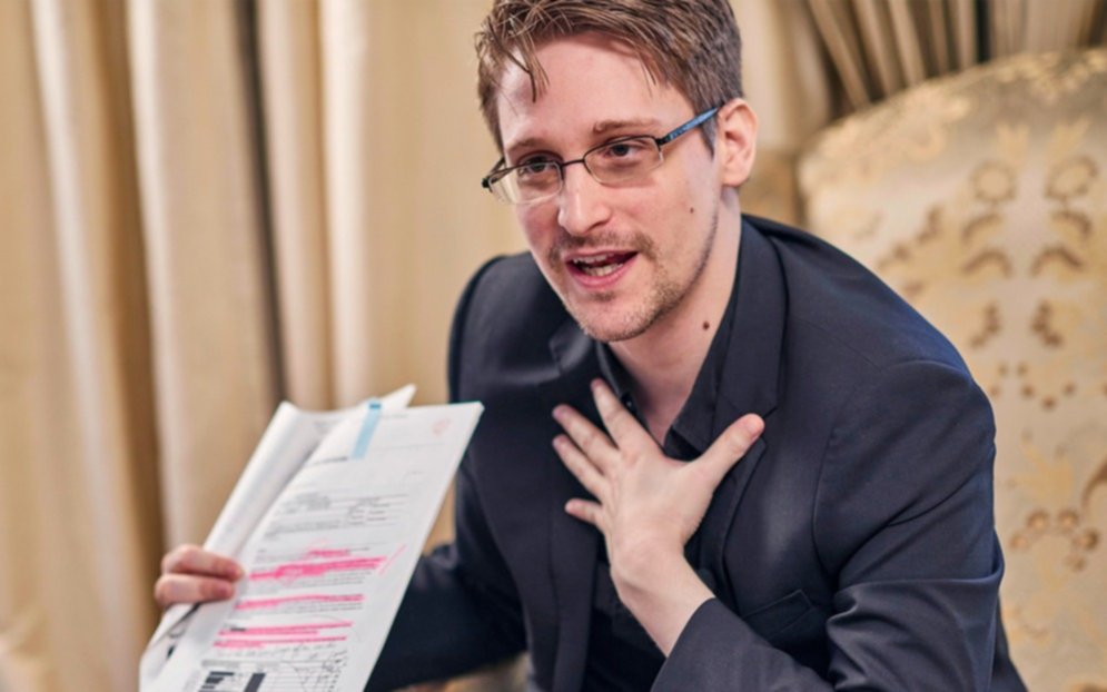 Edward Snowden, ex agente de seguridad de Estados Unidos, recibió la ciudadanía rusa y podría ser convocado al ejército