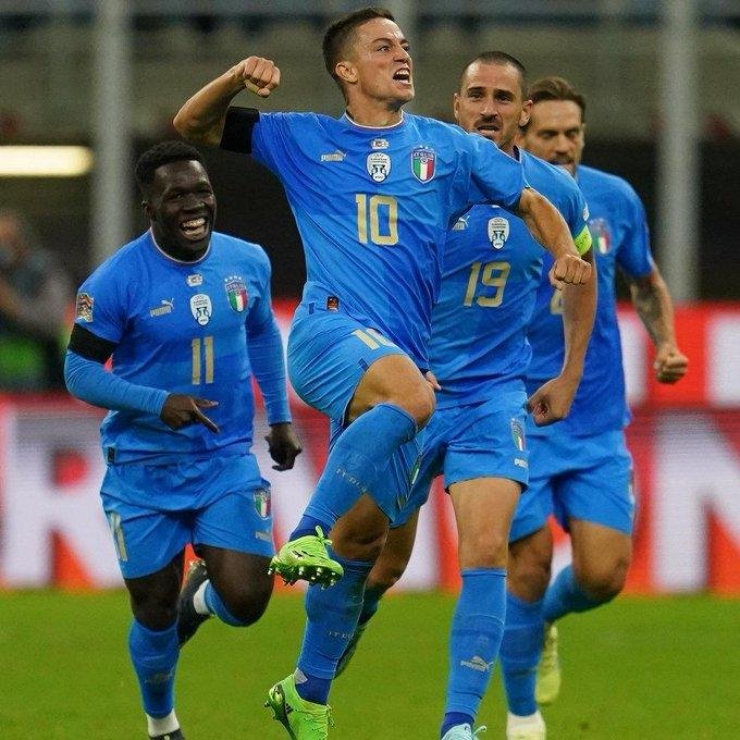 Italia le ganó 2-0 a Hungría y logró el pasaje a semifinales