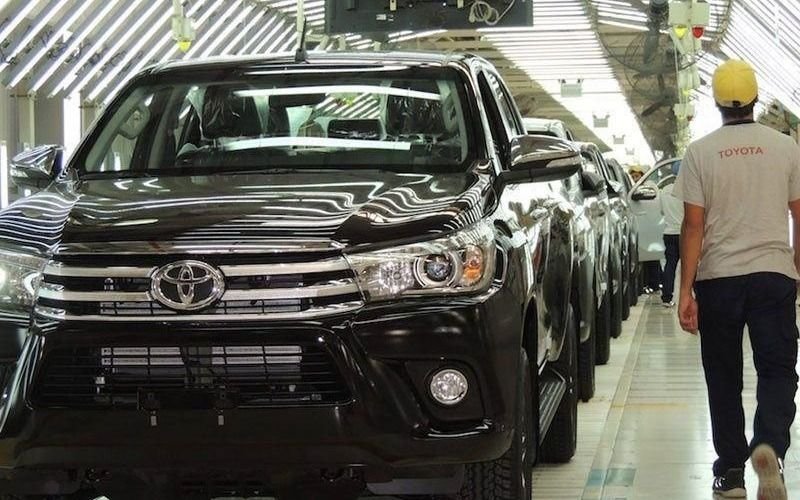Por la crisis de los neumáticos, Toyota anunció que suspende la producción en la planta de Zárate