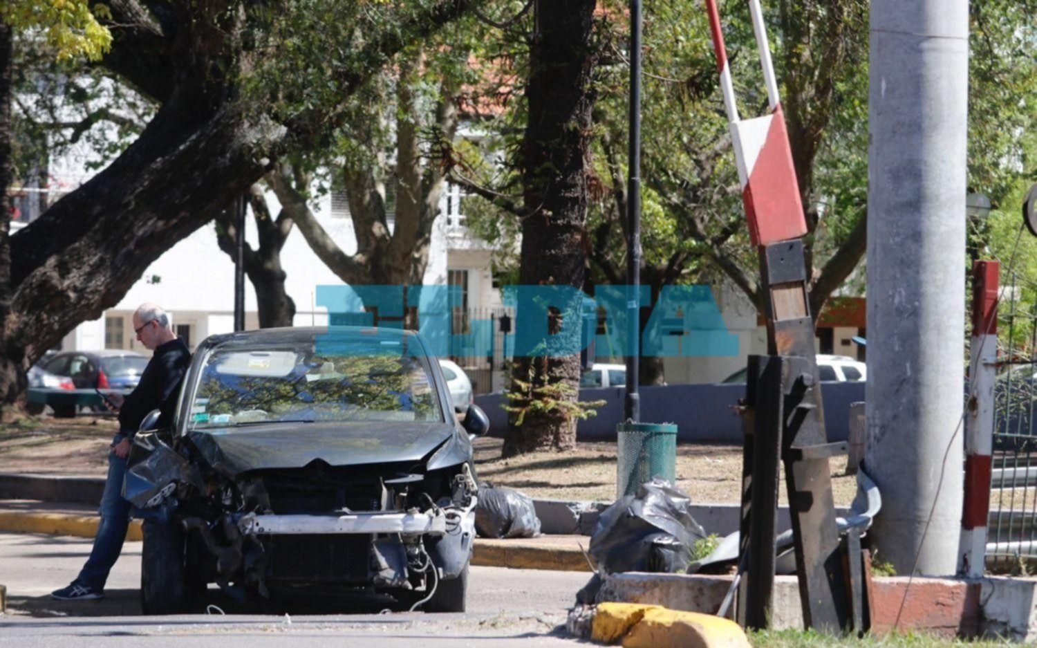 Violento choque en 1 y 38 con una mujer herida: dos autos quedaron destrozados