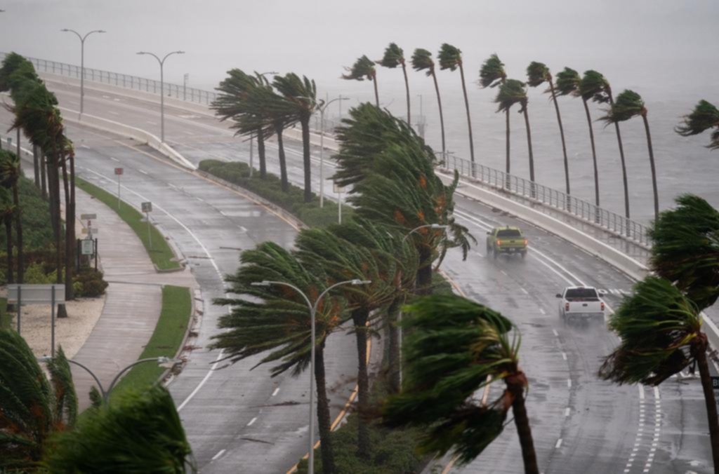 La furia de Ian: el huracán castiga la Florida