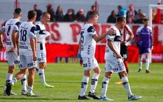 Gimnasia repuntó en el complemento pero no pasó del empate ante Barracas: 1 a 1