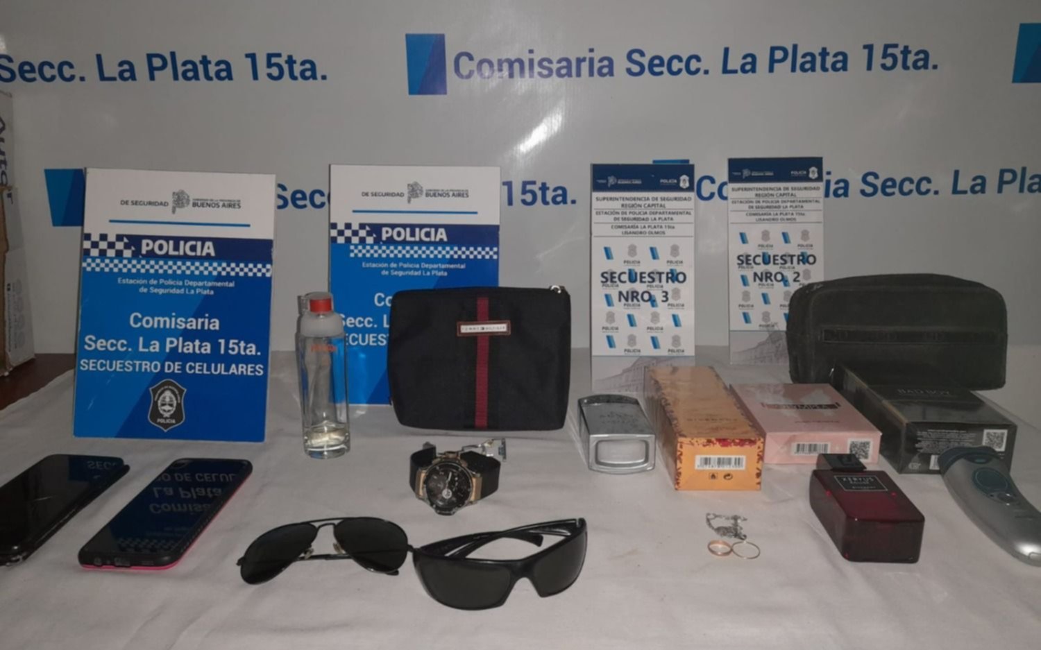 Millonario robo en un country de Olmos: recuperaron celulares, alianzas y relojes en allanamientos