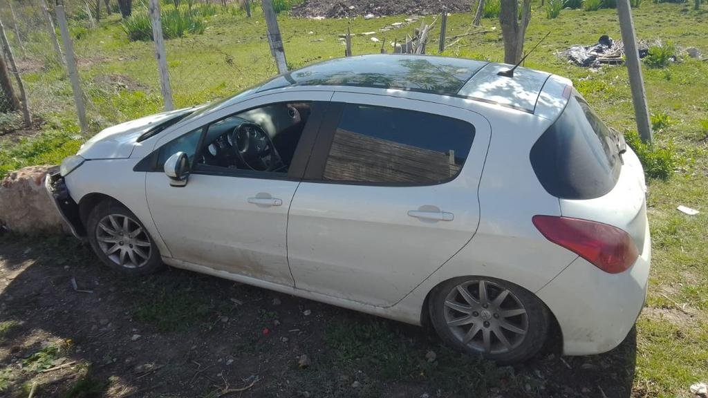 Robaron un vehículo en La Plata, los cruzaron en Berisso y hubo disparos