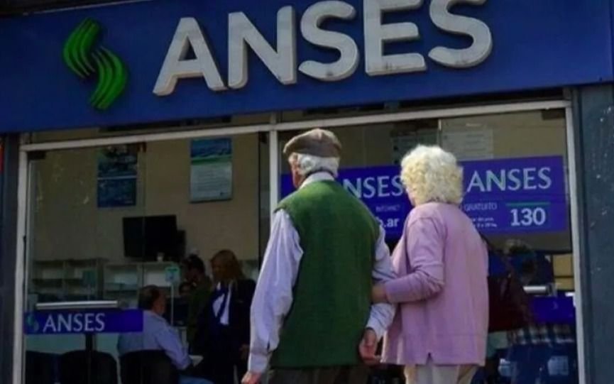 Jubilados de Anses: cuándo cobran los haberes con aumento y el bono de $37.000 en septiembre 2023