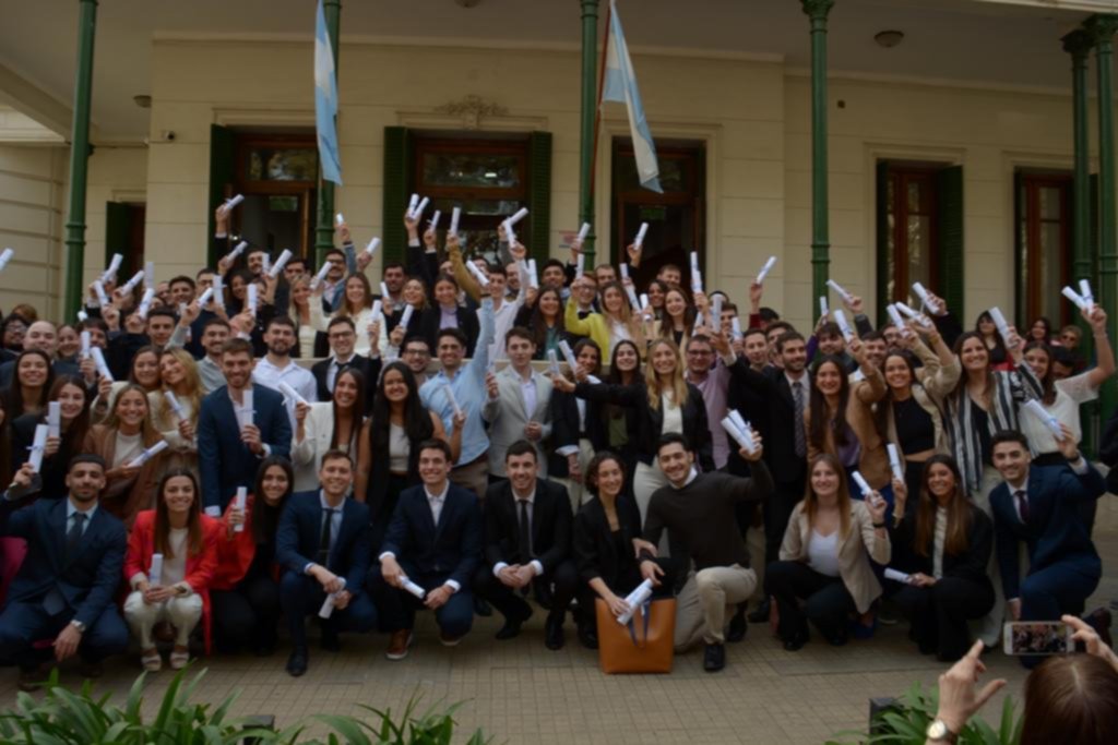 Casi un centenar de egresados de Ingeniería tuvieron su colación