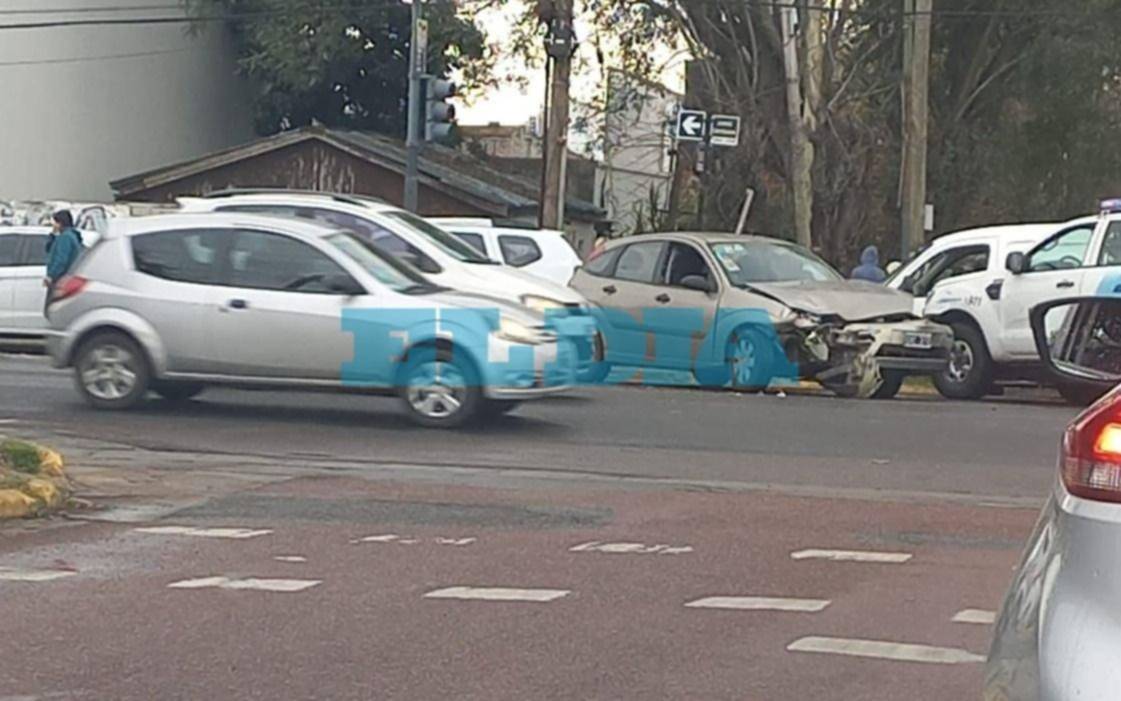 Choque múltiple con heridos en Camino Centenario: operativo y demoras