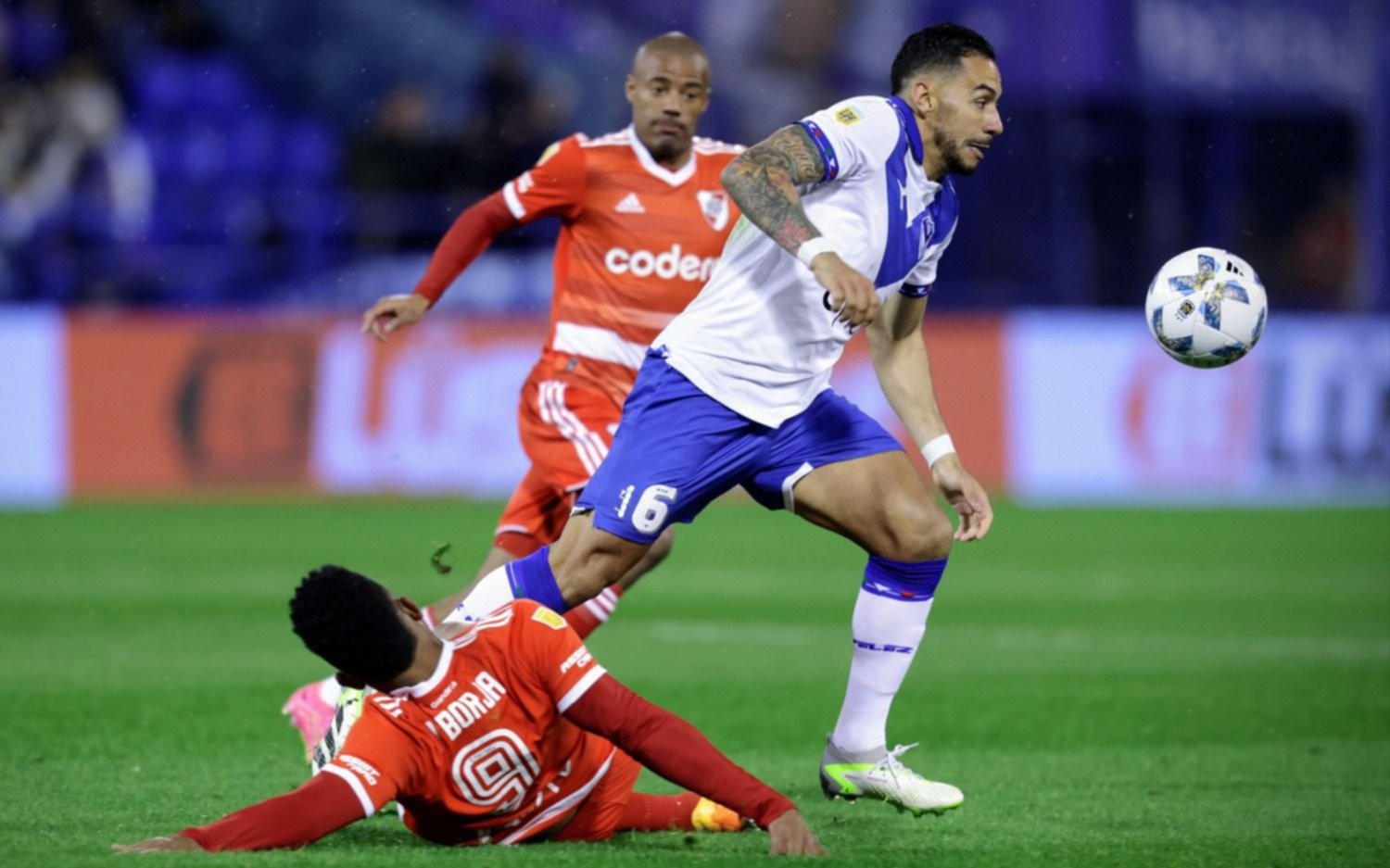 Vélez se aprovechó de un River deslucido y le ganó 2 a 0 en el José Amalfitani