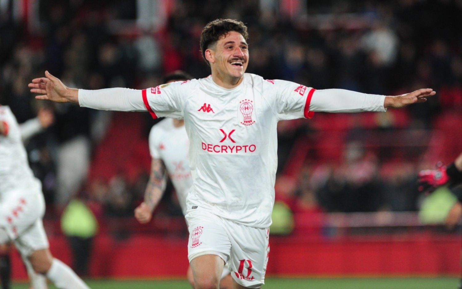 Con doblete de Cóccaro, Huracán complicó al Lobo: le ganó 2 a 1 a Colón y escapa del descenso