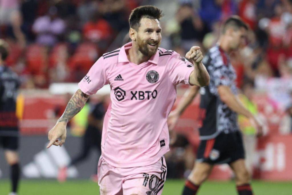 La Pulga sale a la cancha y luego se suma a la Selección