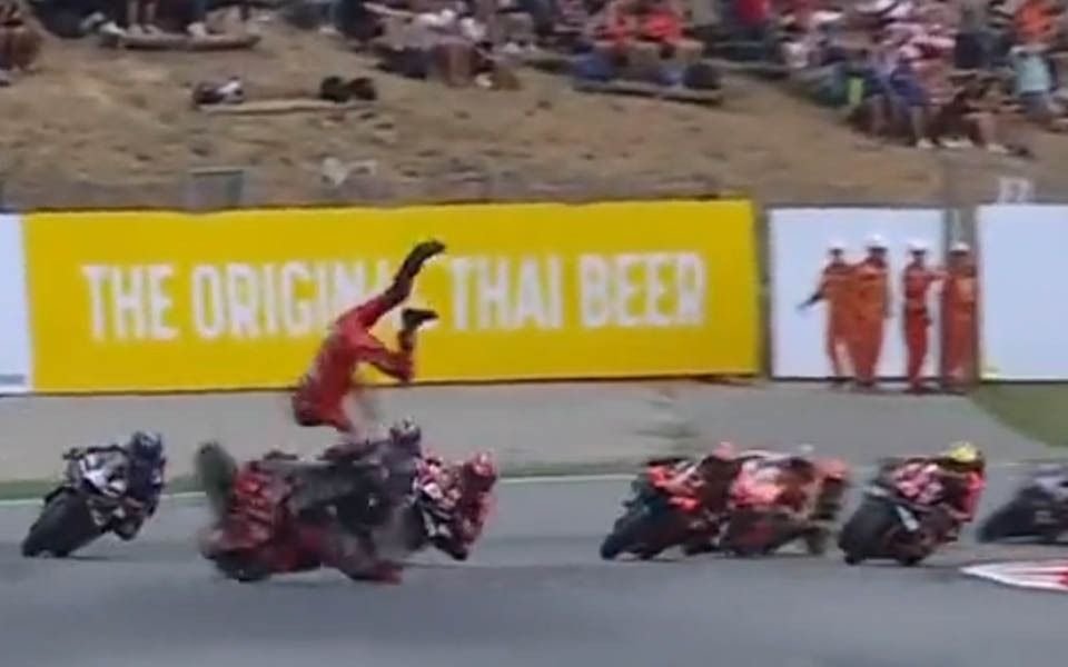 VIDEO. Impactante accidente en el MotoGP