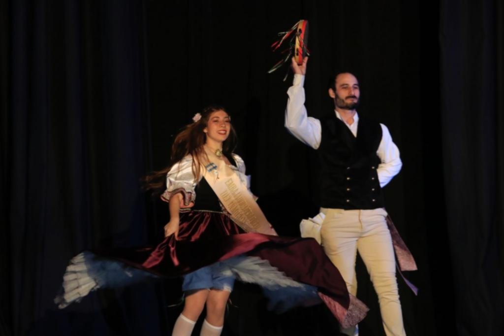 Con un colorido desfile levantó el telón la Fiesta del Inmigrante en Berisso