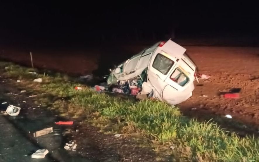Tres muertos en la Ruta 3 por un choque entre un colectivo y una camioneta