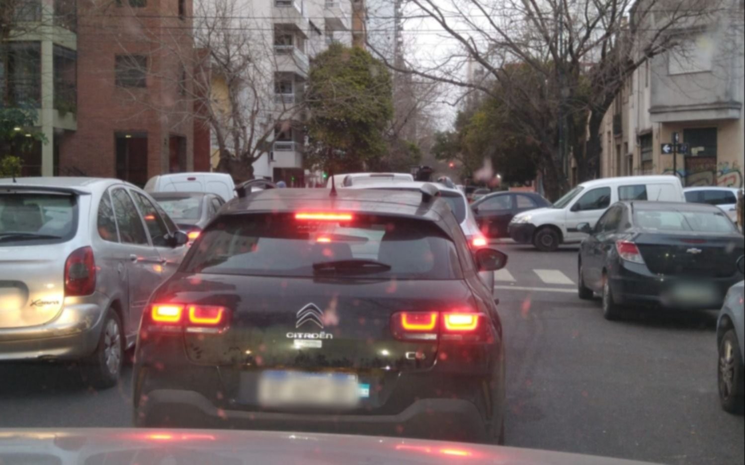 Lunes de caos de tránsito en La Plata: uno por uno, los cortes y desvíos