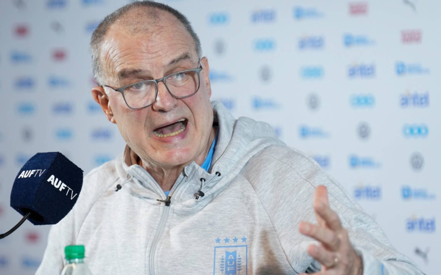 Bielsa pasó la escoba con los "históricos" en la lista de convocados para su debut con la "Celeste"