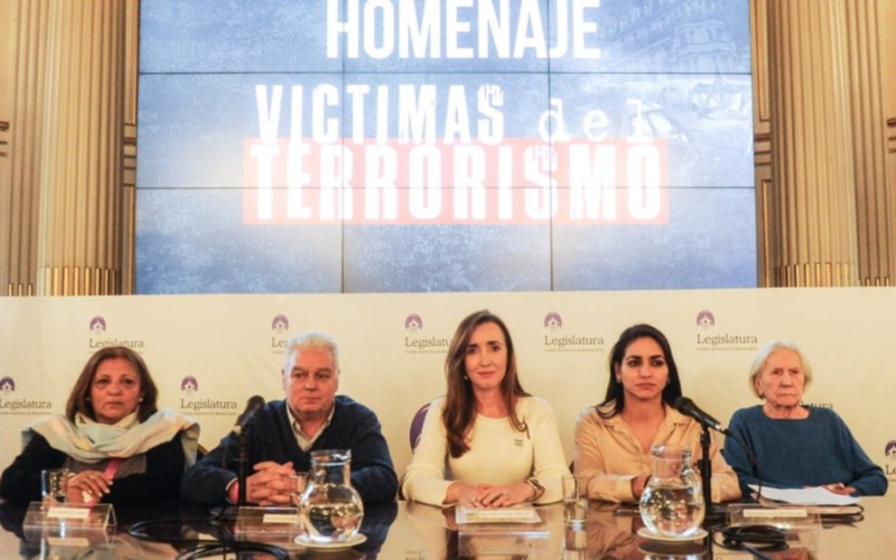 En medio de protestas, Victoria Villarruel encabezó un acto homenaje a las víctimas del terrorismo