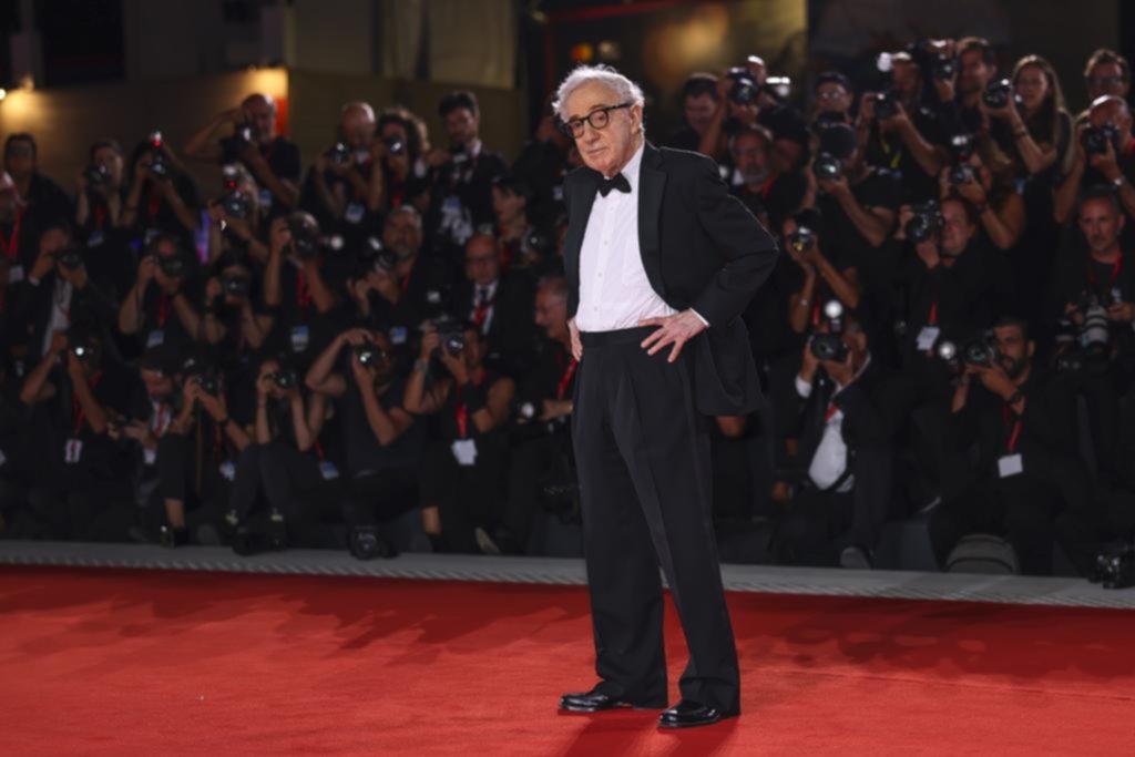 Woody, “indultado” en Venecia: ovación, chistes y la promesa de volver