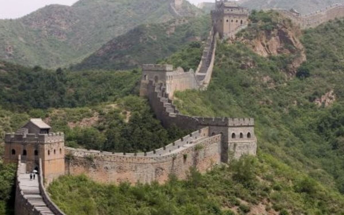 Demolieron parte de la Gran Muralla China para tomar "un atajo" y terminaron presos