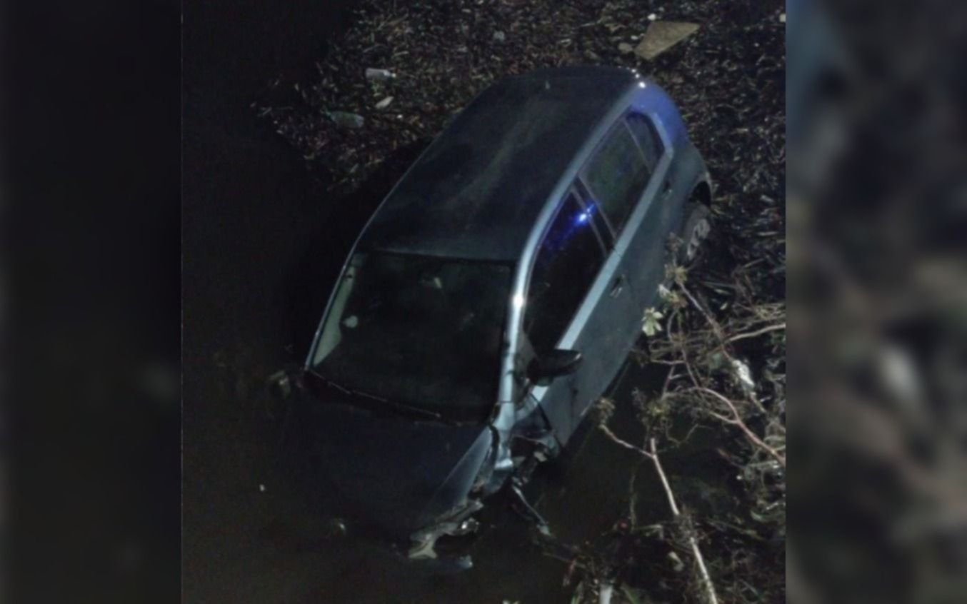 Perdió el control y cayó desde un puente en uno de los accesos a Berisso