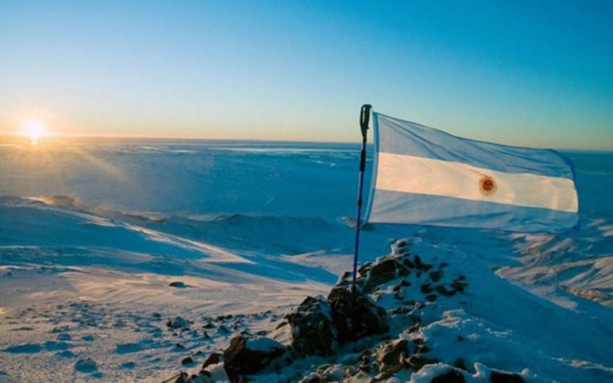 La travesía antártica argentina para la consolidación de su proyección bicontinental