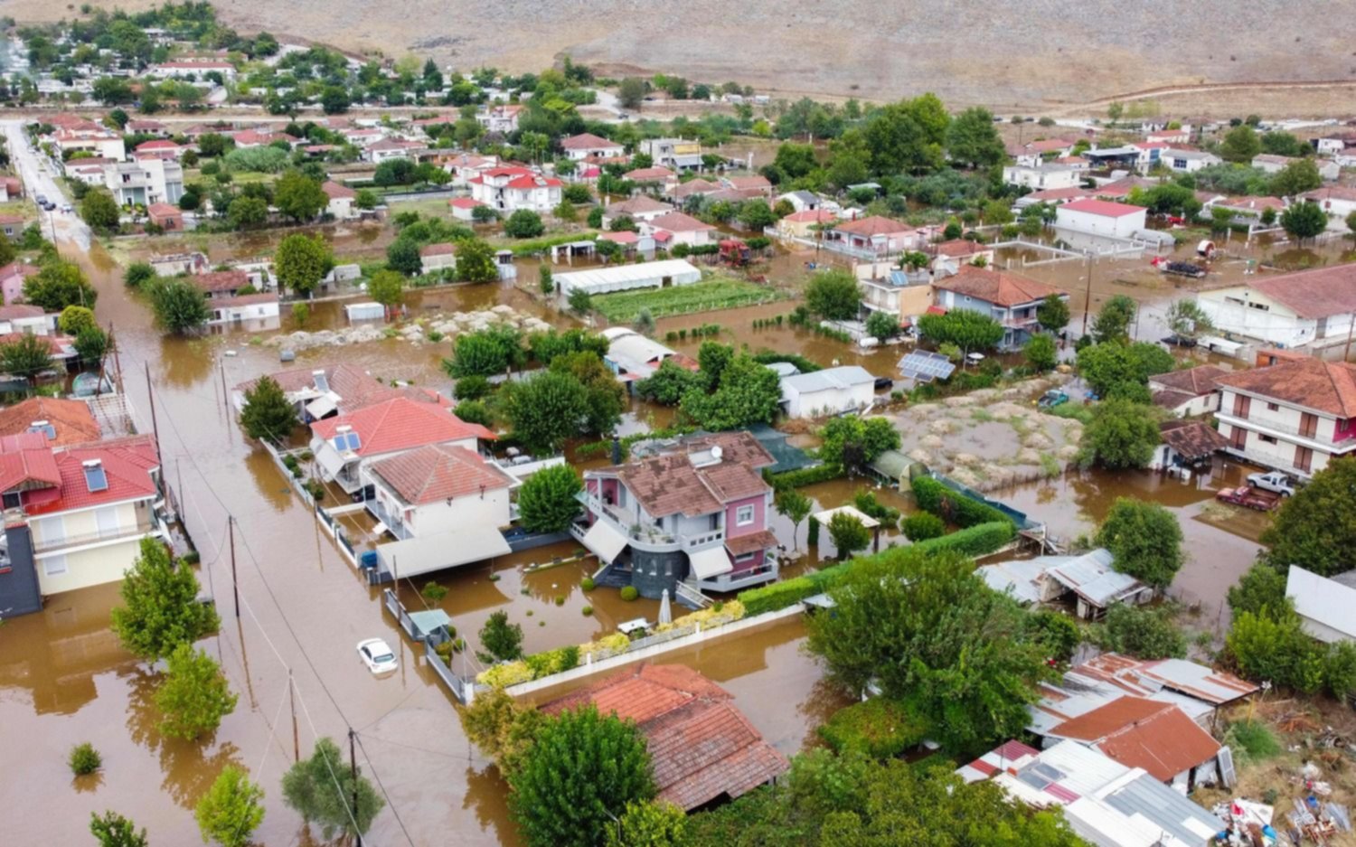 Las inundaciones dejan 16 muertos en Turquía, Grecia y Bulgaria: tareas de rescate y mejora el clima