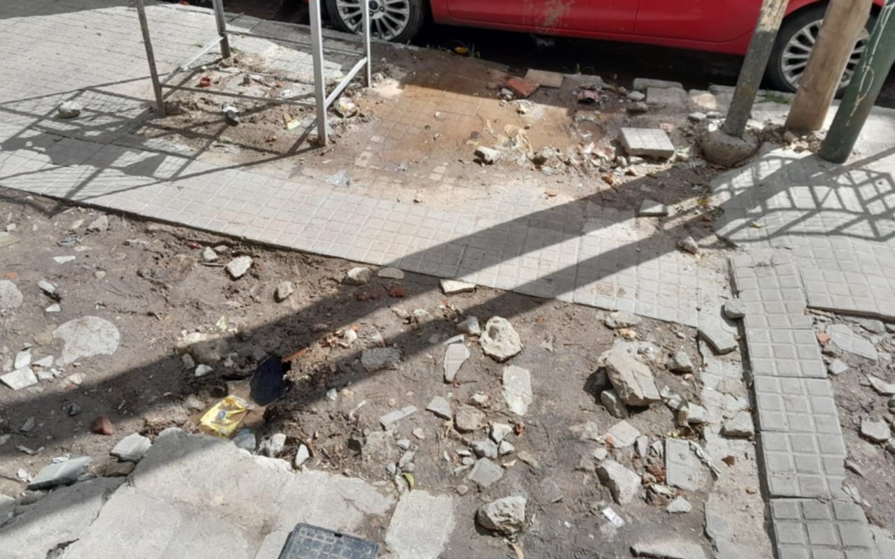"Nadie arregla este pozo", el reclamo de los vecinos de 5 y 43