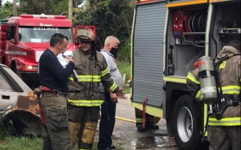 Bomberos de Quilmes rescatan persona que cayó en pozo de 4 metros