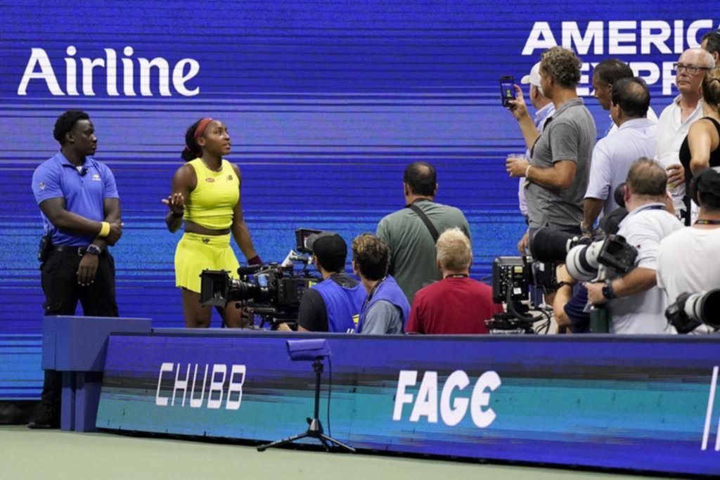 Escándalo en una de las semifinales femeninas del Abierto de EE UU: se suspendió por una protesta