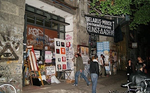 La casa Tacheles de Berlín deja atrás su impronta "okupa" y resiste para albergar reconocido museo