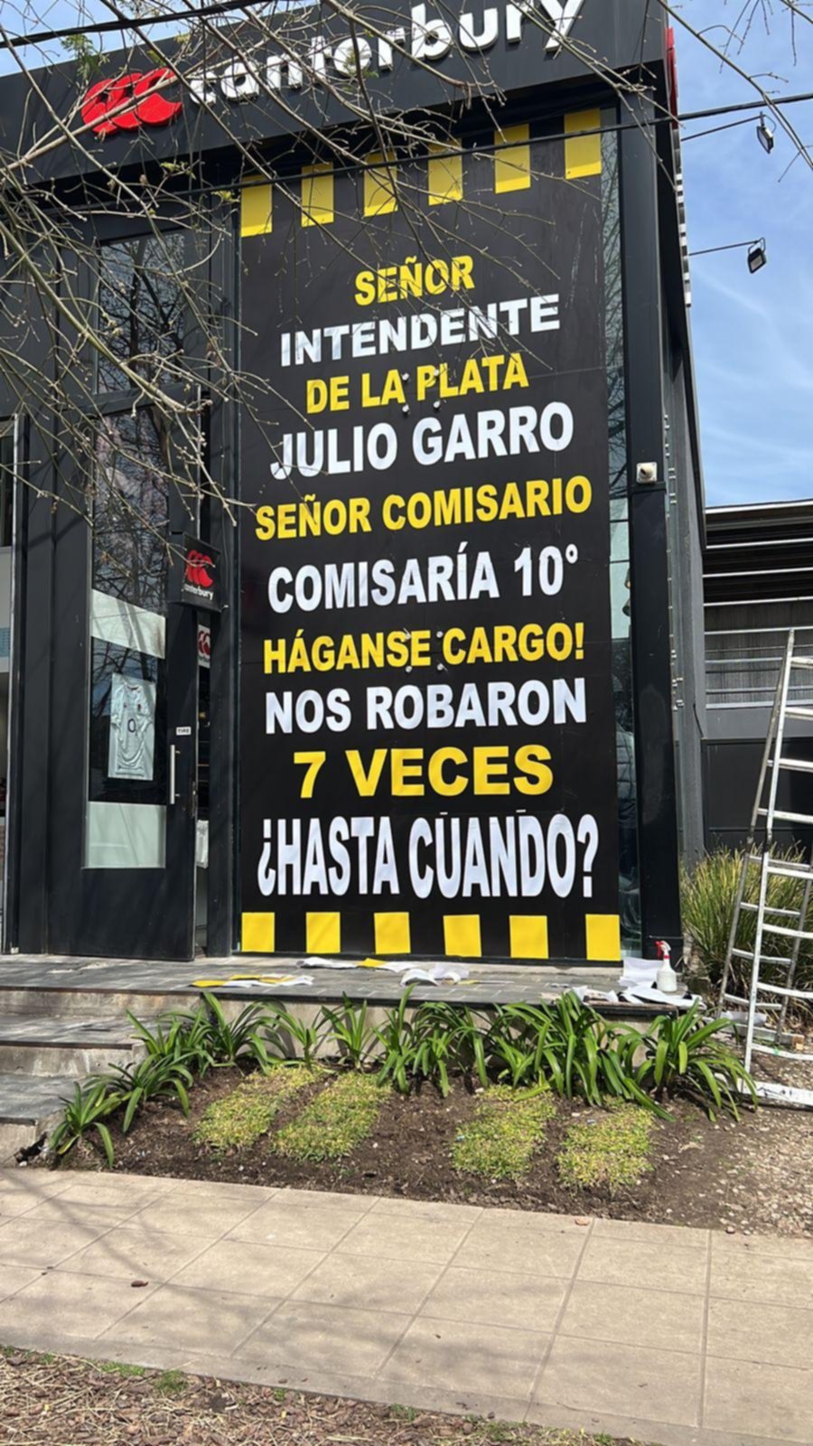 Harto de los robos en su local de City Bell, dejó un mensaje: “Háganse cargo”
