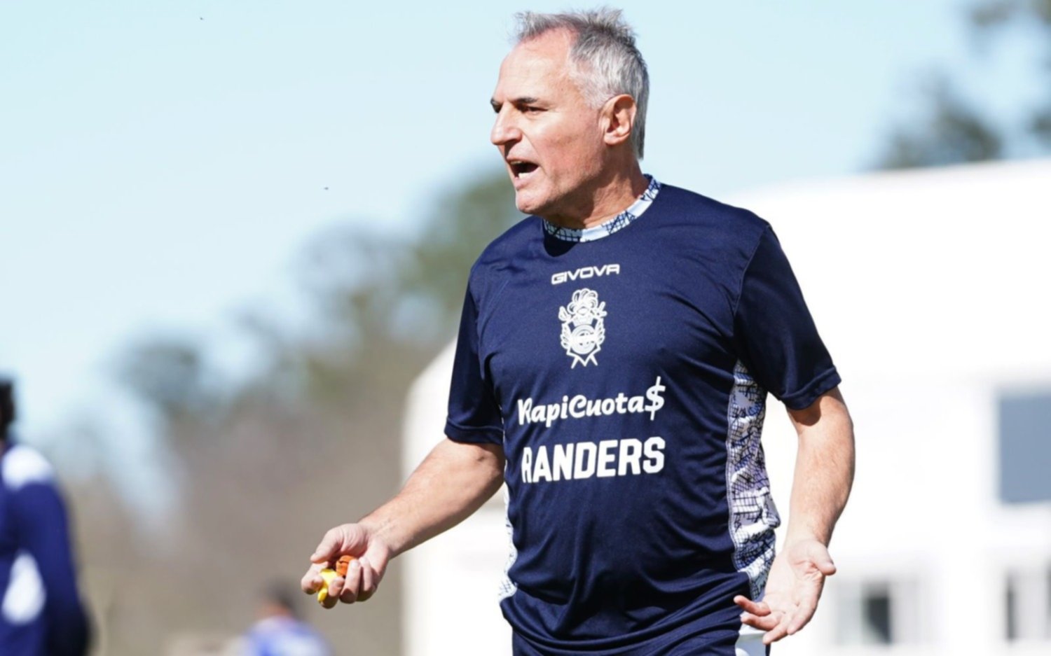Madelón prepara el equipo para enfrentar a Vélez en el Bosque: cómo formará el Lobo
