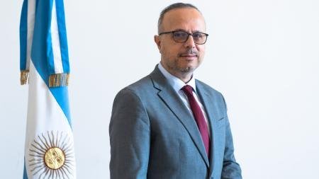 Imputan al exjefe de asesores del Presidente por presunto abuso sexual