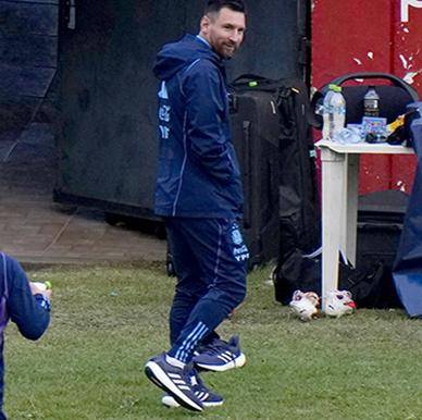 No sería la primera vez de Leo como suplente por las Eliminatorias
