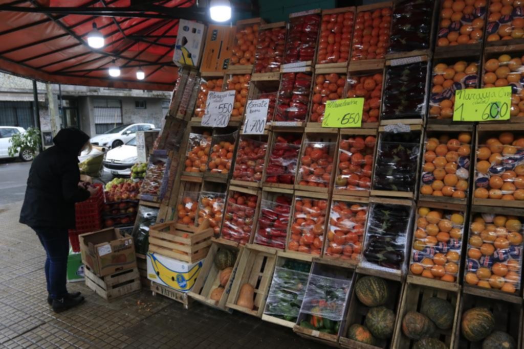 Las verdulerías de La Plata siguen en alerta por una protesta en el Mercado Regional