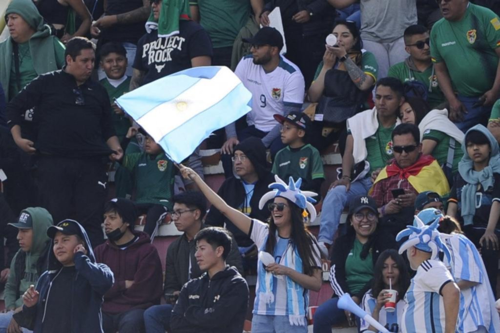 Argentinos y bolivianos, unidos por la Scaloneta