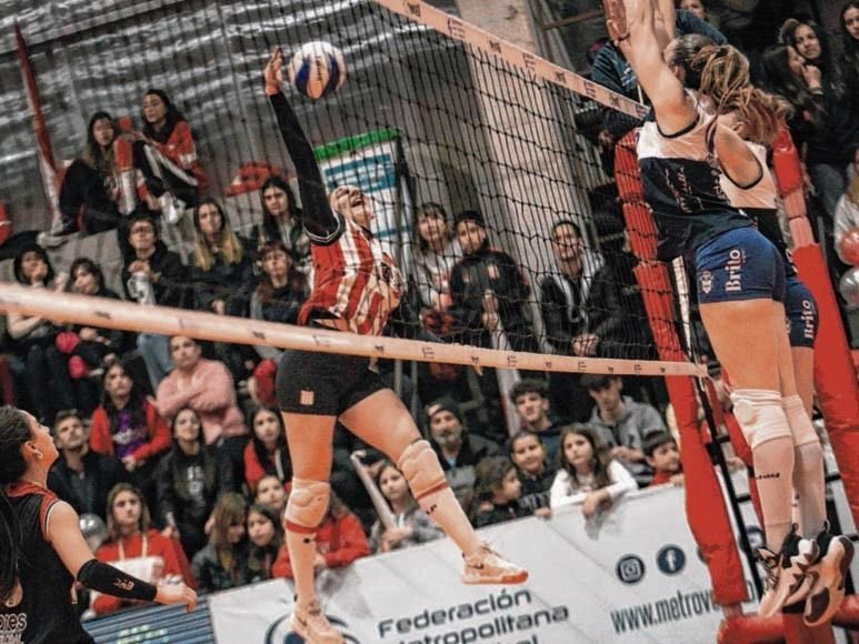 Estudiantes se quedó con el clásico femenino de vóley