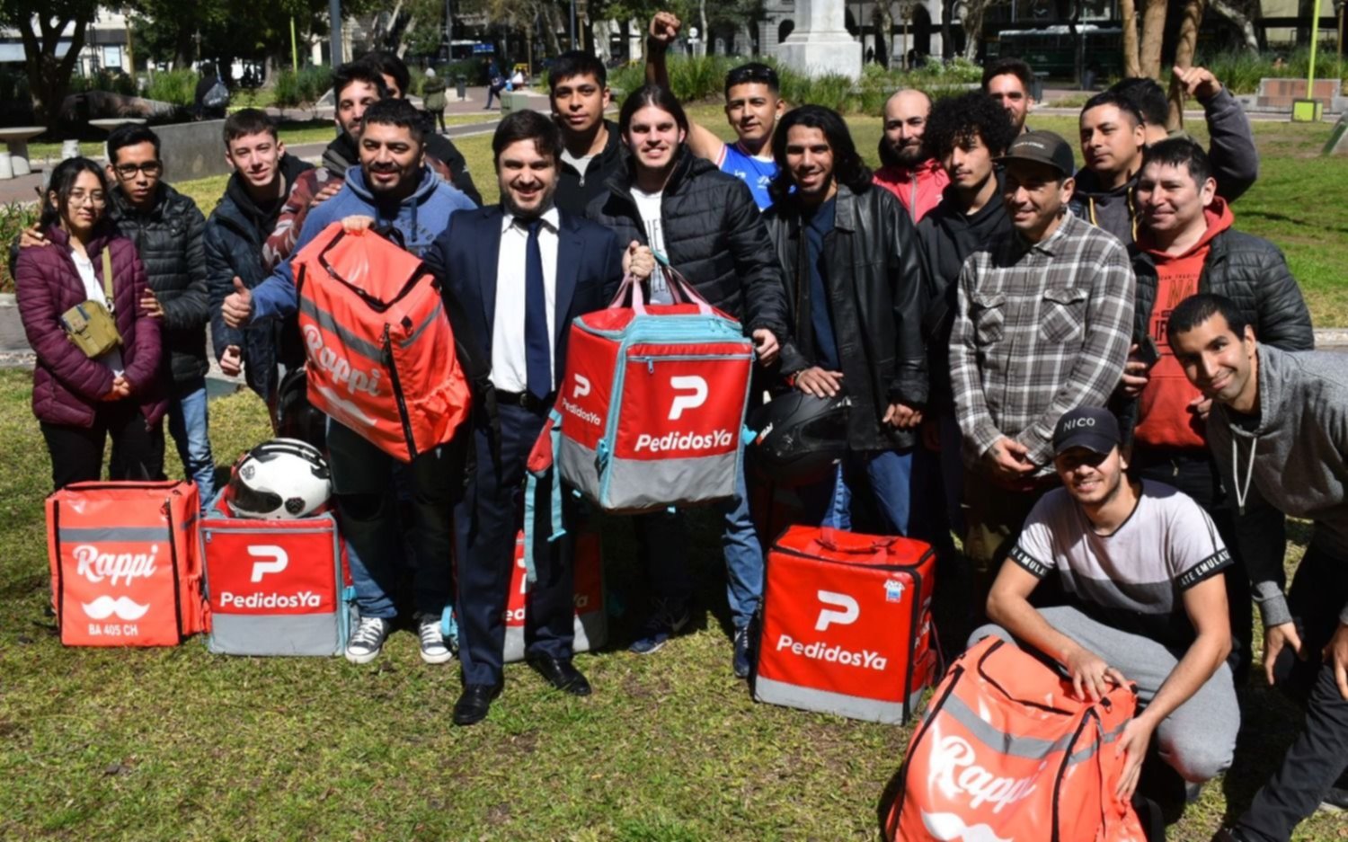 Elecciones 2023.- Ramiro Marra, candidato de Milei, con repartidores: "No sirve de nada regular estos servicios"