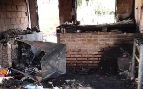 Melchor Romero: un incendio arrasó con una casa y la familia necesita ayuda