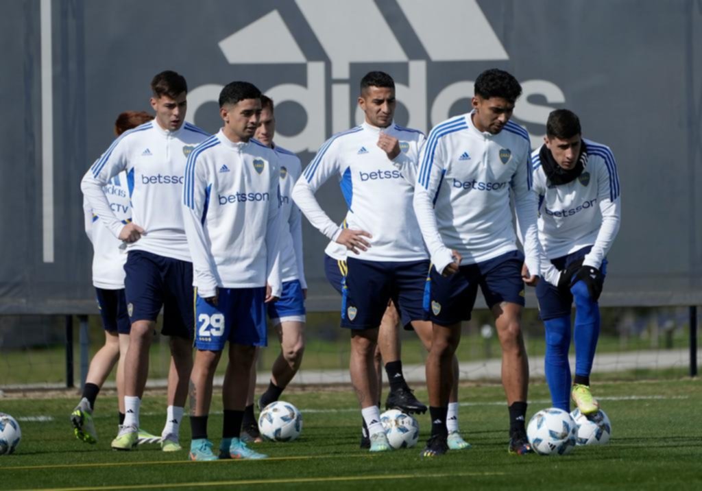 Almirón incluyó en la práctica a Medina y Barco, y dejó afuera a Cavani y “Pol” Fernández
