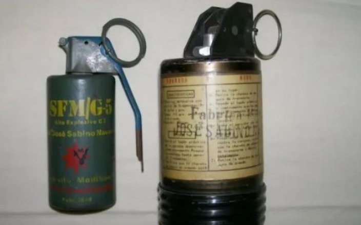 Hallan dos granadas de Montoneros y un arsenal de armas durante un operativo de bomberos en Palermo