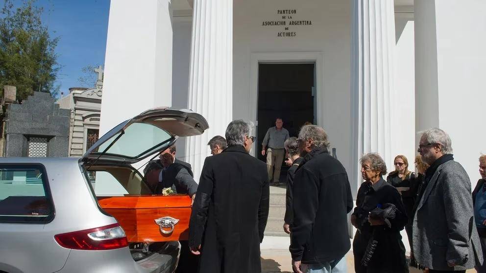 Último adiós: emoción en la despedida de Pepe Soriano