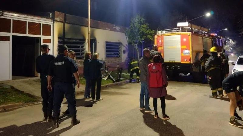Prendió fuego a su mujer y a su hijo de 15 años