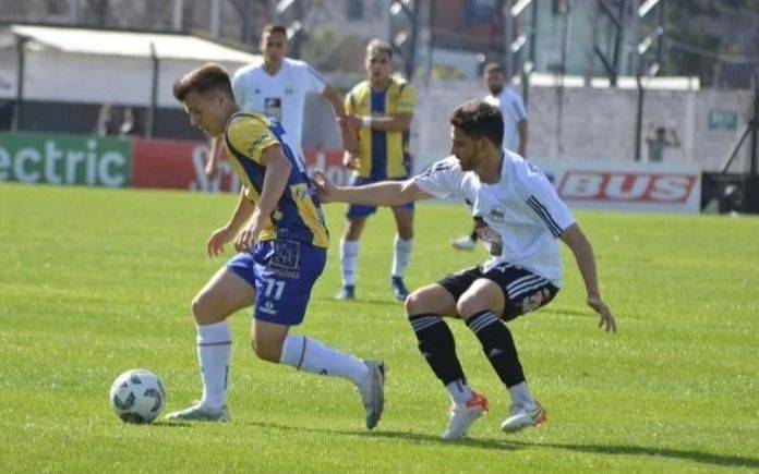 Riestra ganó y se mantiene en zona de Reducido