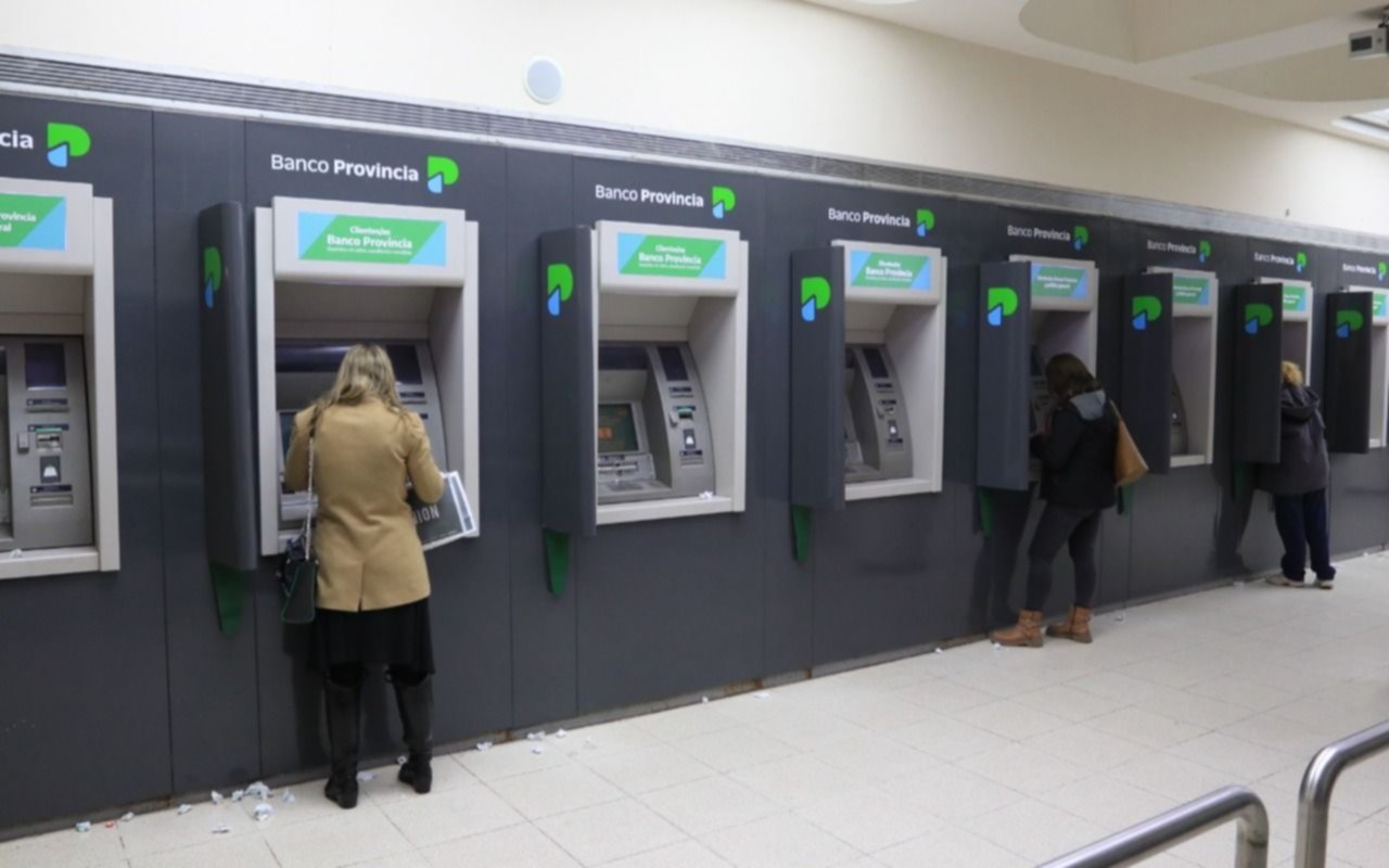 Provincia: se adelantó el pago del bono de 30 mil a estatales y docentes