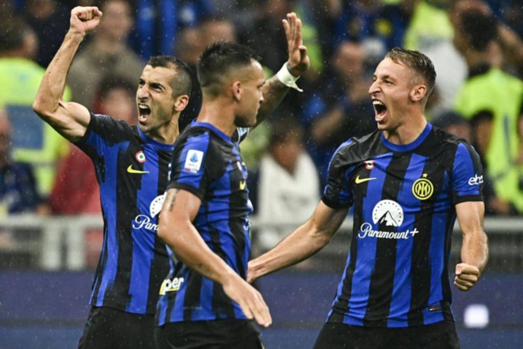 Inter goleó 5-1 en el clásico a AC Milan y es el único puntero
