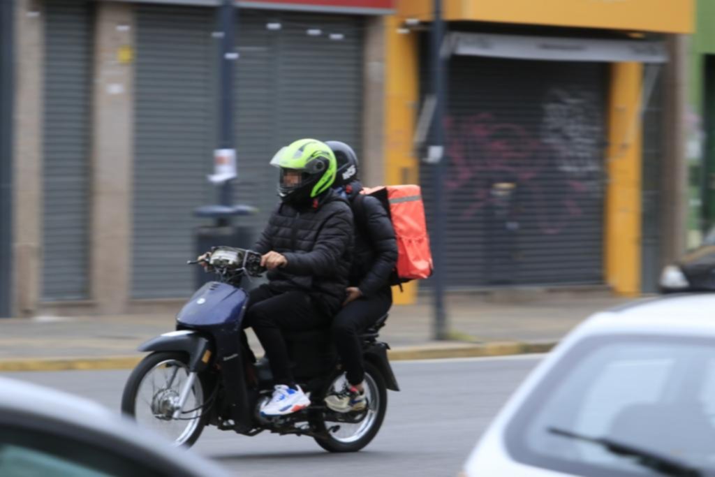 Con numerosas infracciones, los deliverys potencian el riesgo vial