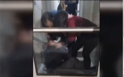 "No toques a mamá", el terrible relato del ladrón atrapado por vecinos en pleno centro de La Plata