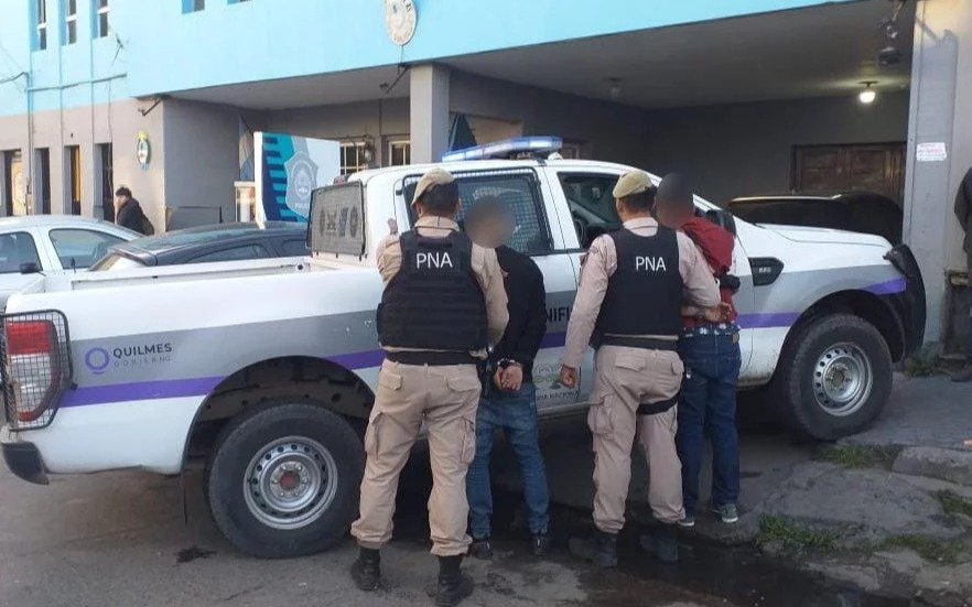 Detenidos por la Prefectura por robar camioneta en Solano