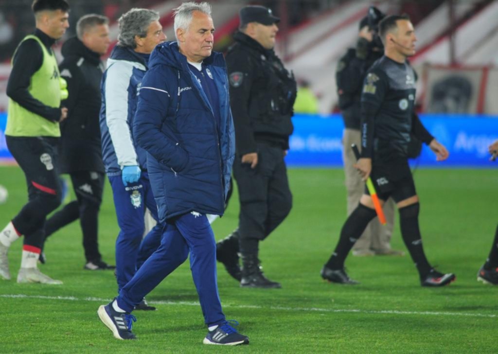 “Me duele, pero Huracán se cerró bien y no supimos resolver el partido”