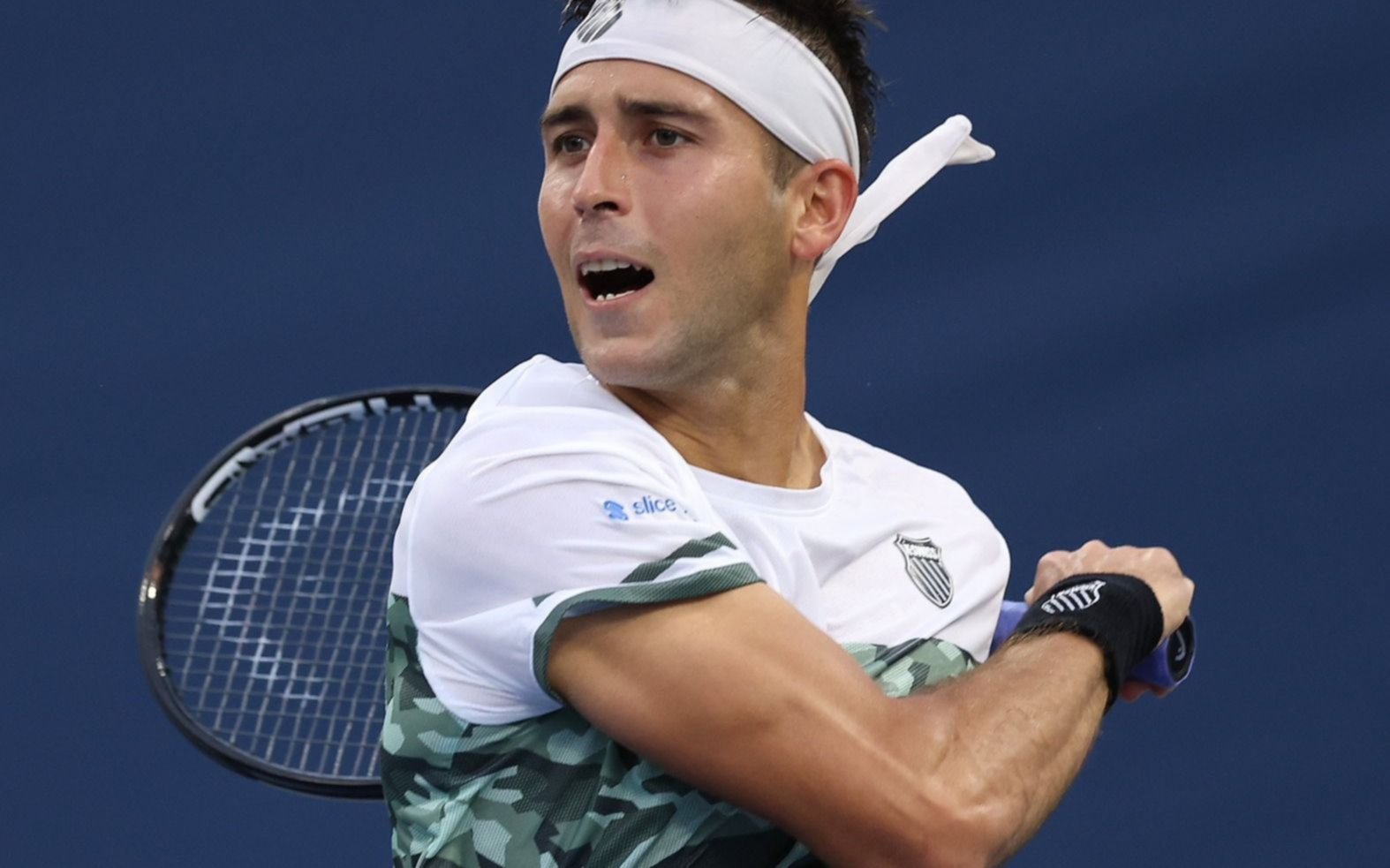 ¡Grande Tomy! El platense Etcheverry avanzó a octavos de final en el ATP chino de Zhuhai